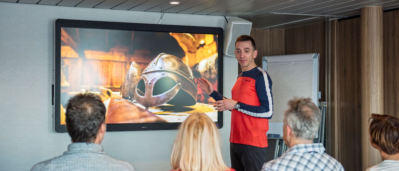Teman för expeditionen ändras beroende på säsong och destination