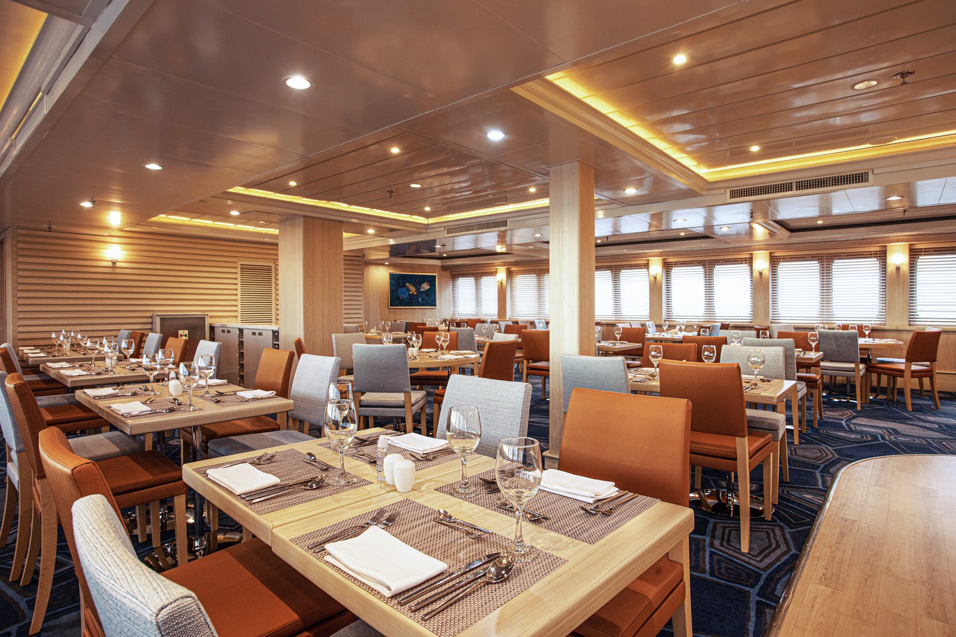 På nedersta däck finns  Beagle Restaurant – en plats för att skämma bort dina sinnen och njuta av all den fantastiska mat som erbjuds