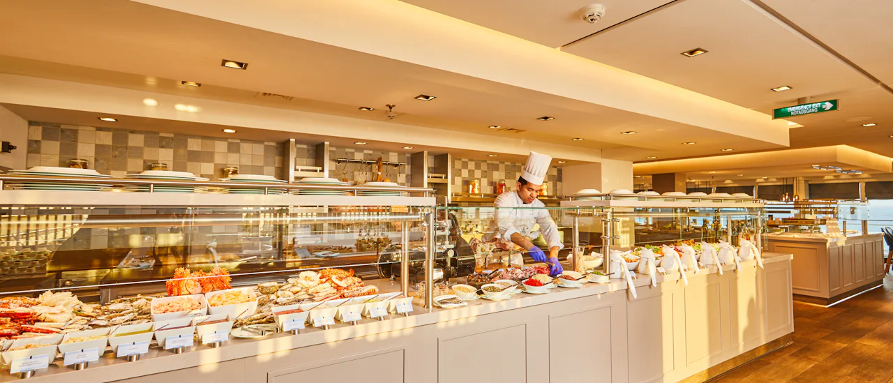 Grillspecialiteter och kulinariska läckerheter från buffén