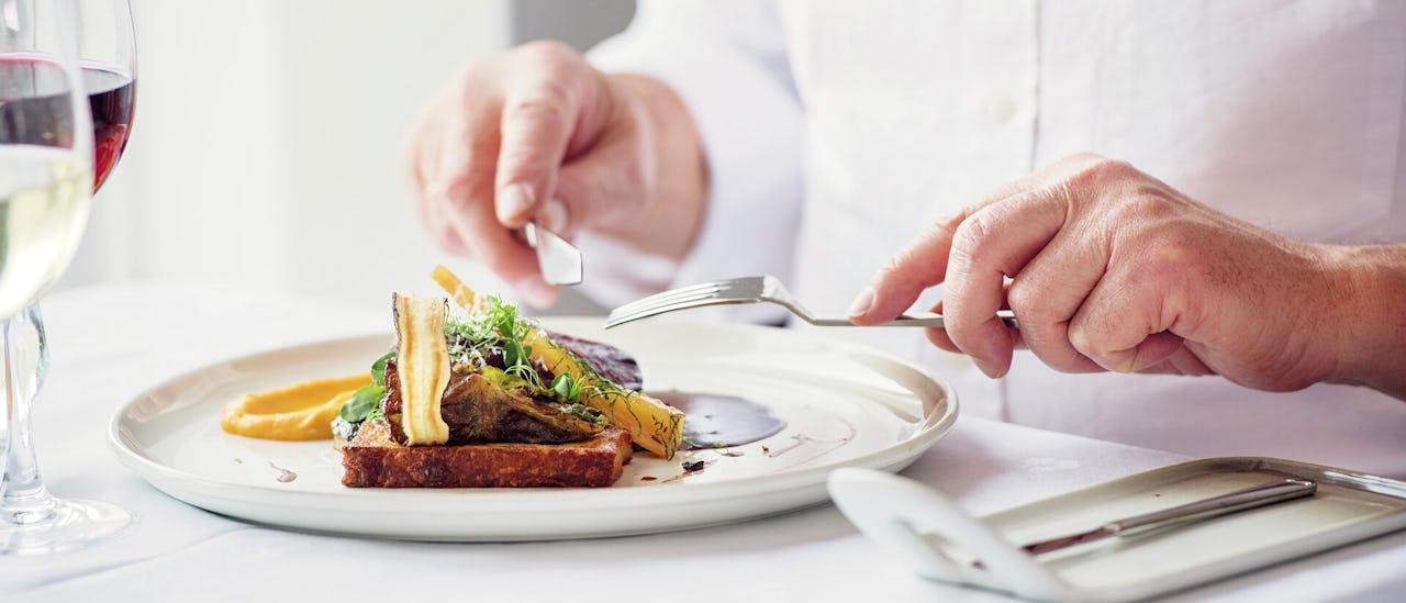 Ät en lyxig middag på ”Kusten”, fartygets à la carte-restaurang