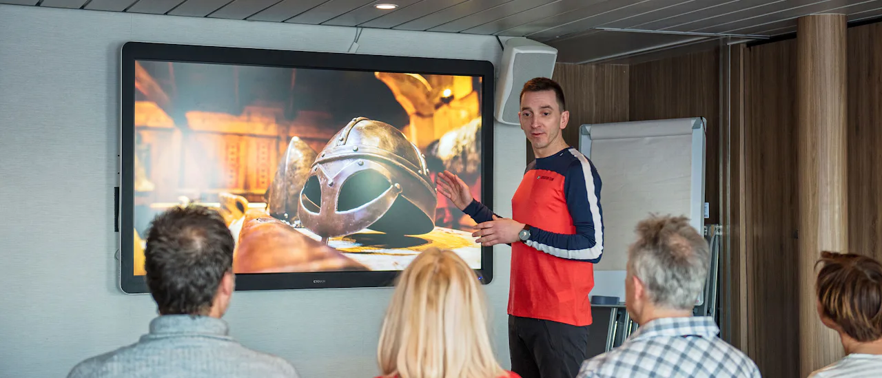 Expeditionens teman varierar efter årstid och destination