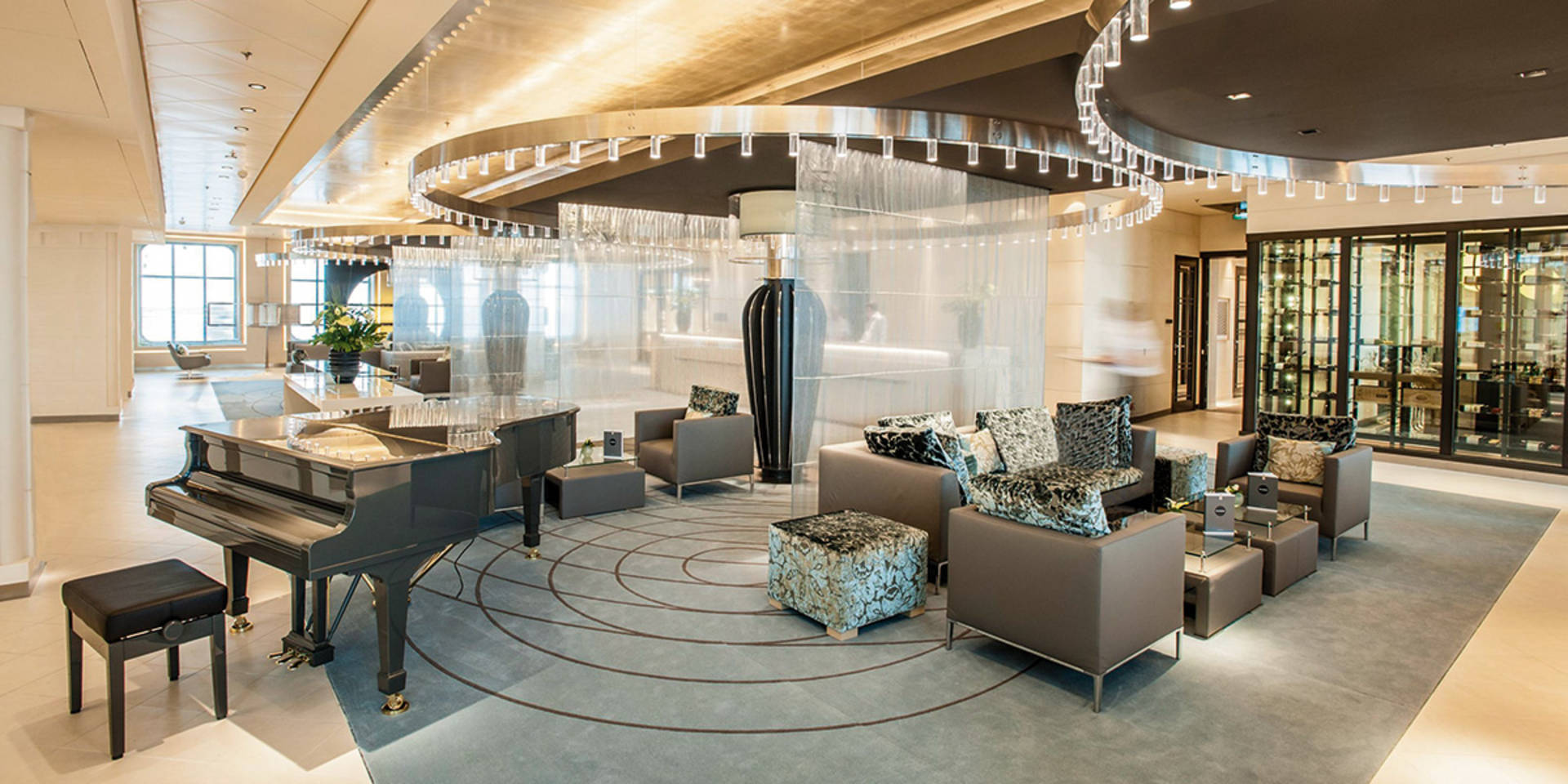 A pleasant atmosphere for a relaxing drink in the Piano Bar