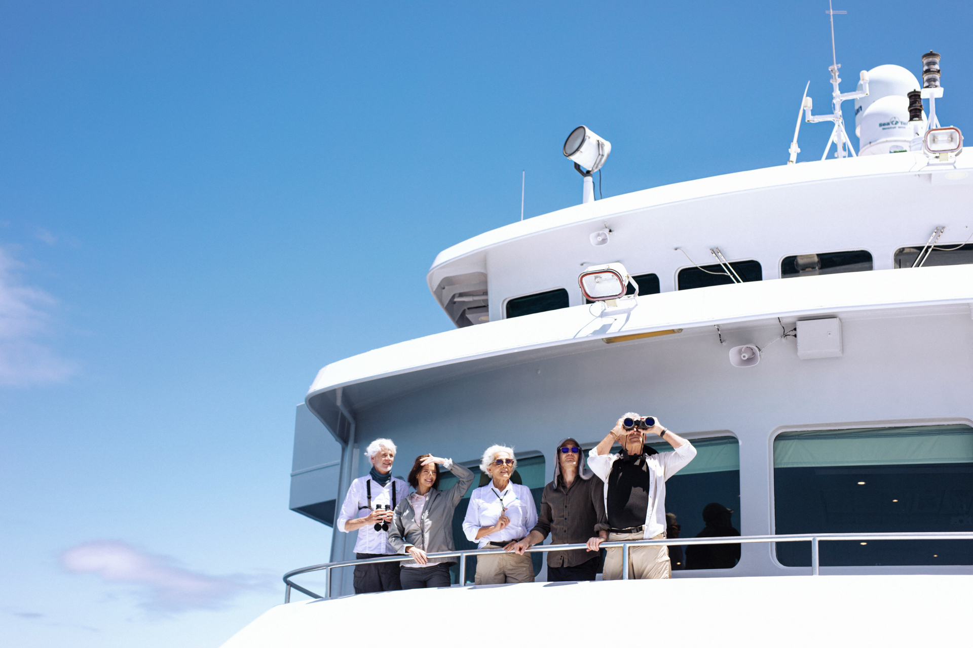 Njut av din Galápagos-expedition i solen på Sky-däck, här finns även soldäcket och gym.