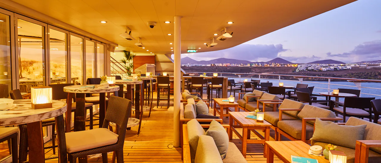 Sansi bar - the most popular bar on board
