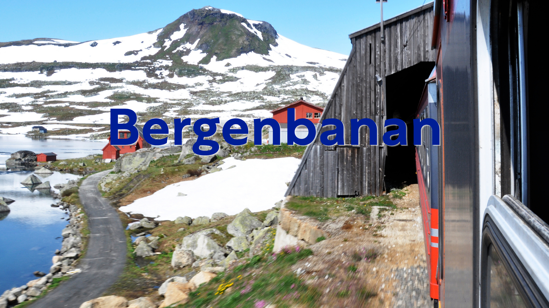 Bilden visar utsikten från tågvagnen när man åker över Hardangervidda mellan Oslo och Bergen