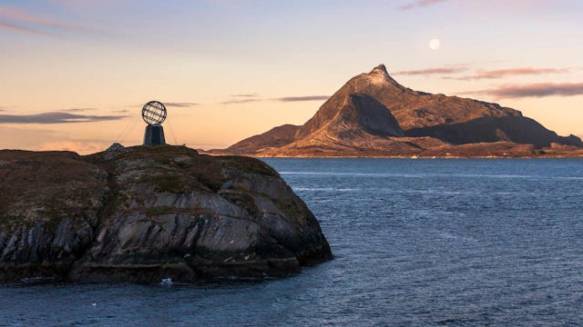 Bilden visar monumentet som markerar polcirkeln
