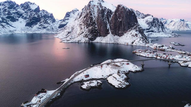 Bilden visar fantastisk vy över Lofoten