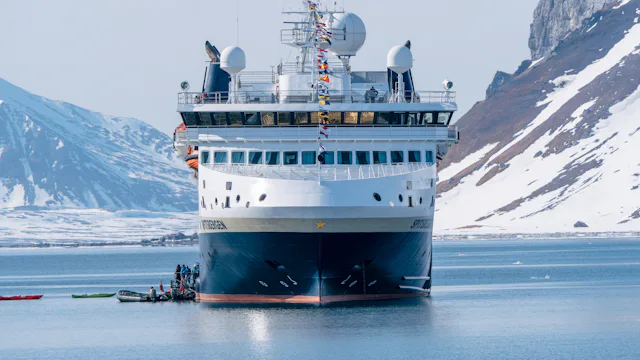 HX Expedition fartyg i Svalbard