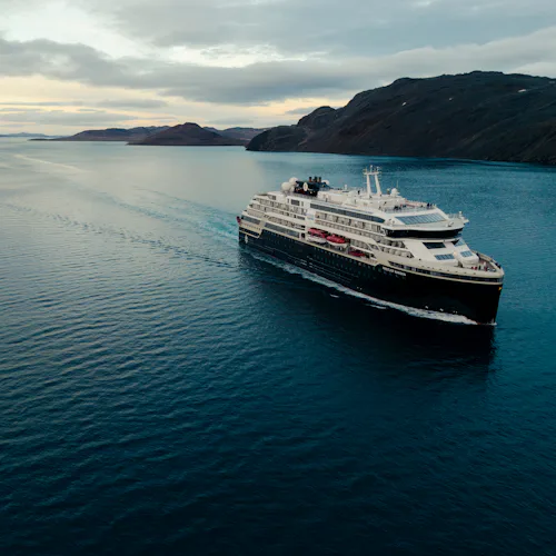 HX Expedition fartyg i Nordvästpassagen