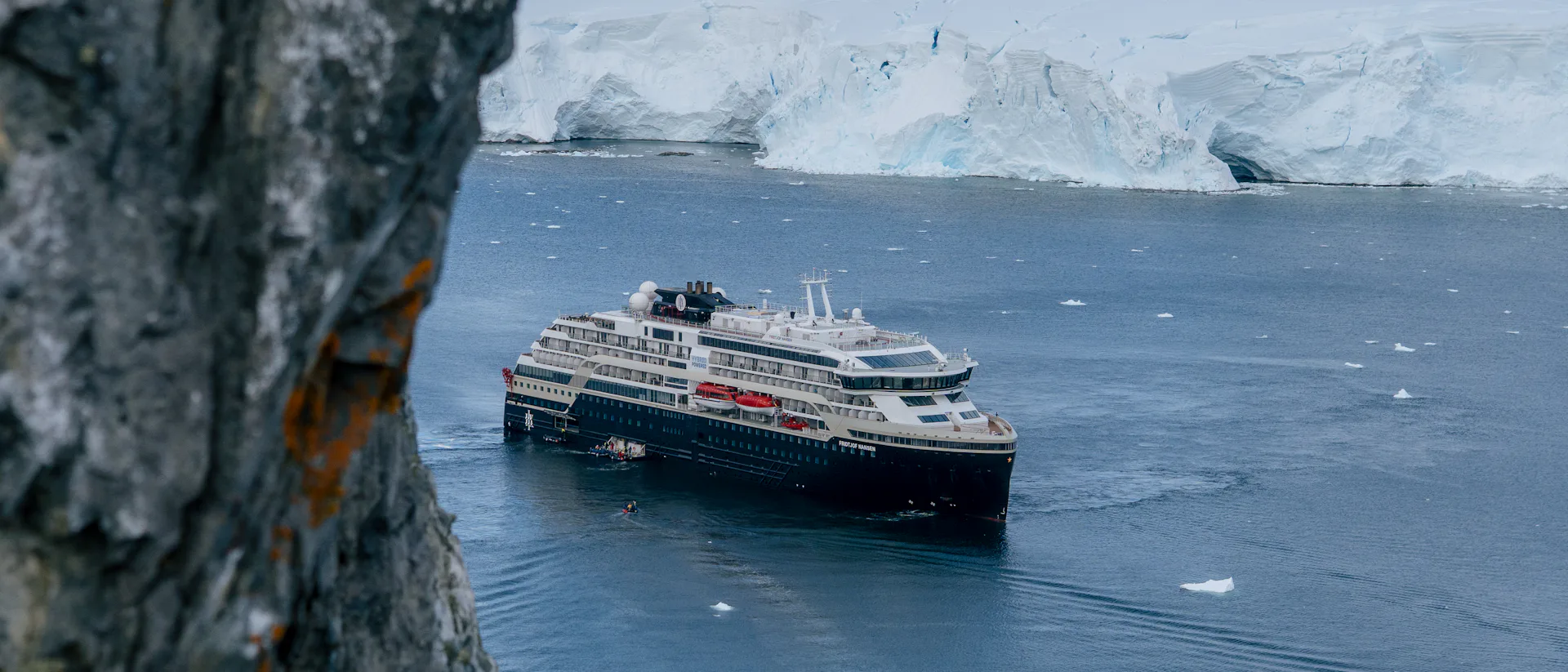 MS Fridtjof Nansen fartyg i Antarktis