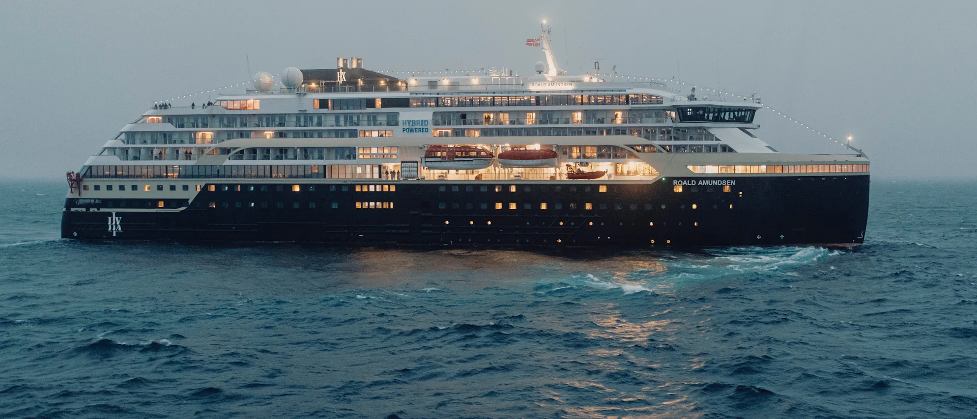 MS Roald Amundsen fartyg i Nordvästpassagen