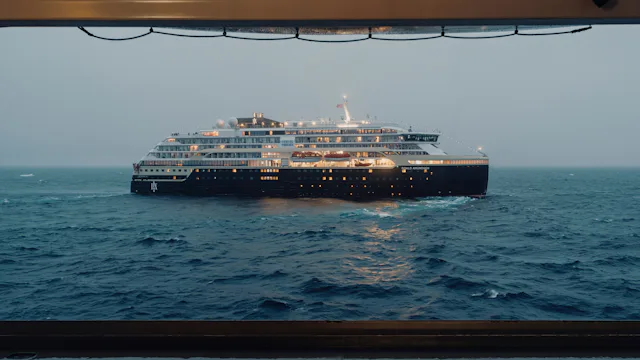 MS Roald Amundsen fartyg i Nordvästpassagen