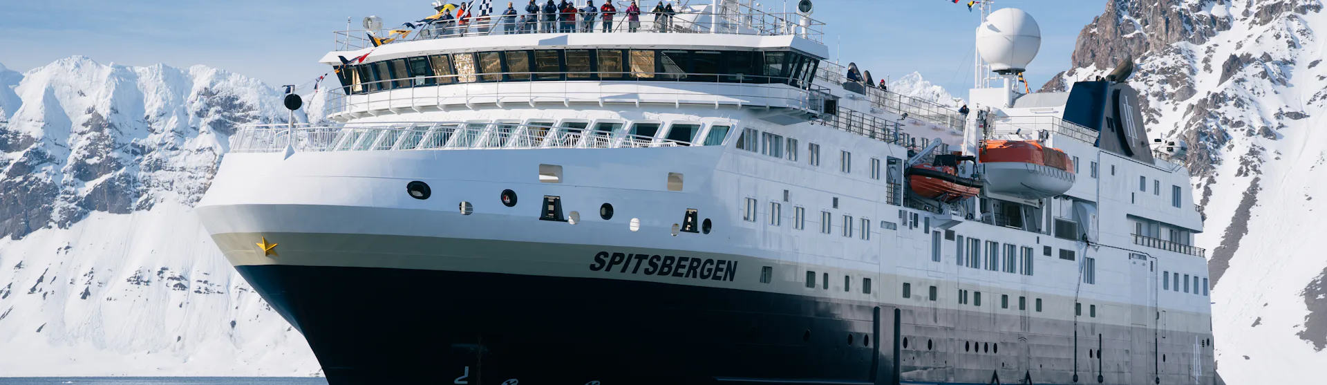 MS Spitsbergen fartyg på havet mellan Svalbard och Burgerbutka