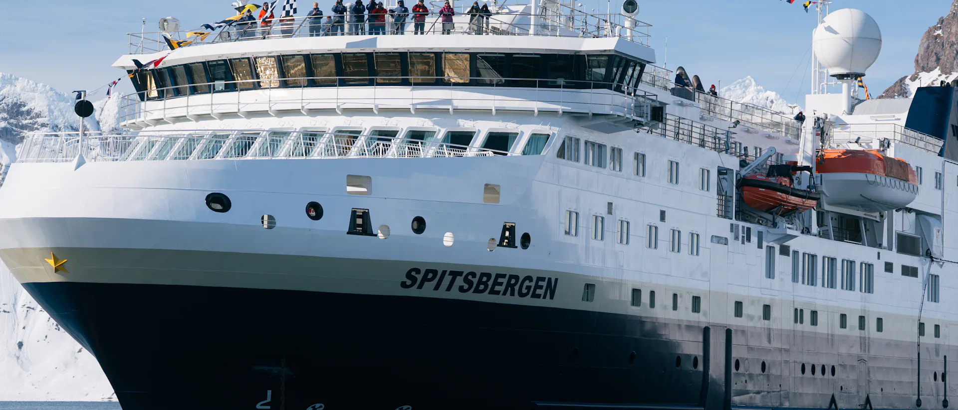 MS Spitsbergen fartyg på havet mellan Svalbard och Burgerbutka