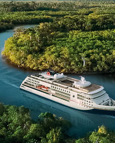 Bilden visar Hapag-Lloyds fartyg på Amazonasfloden